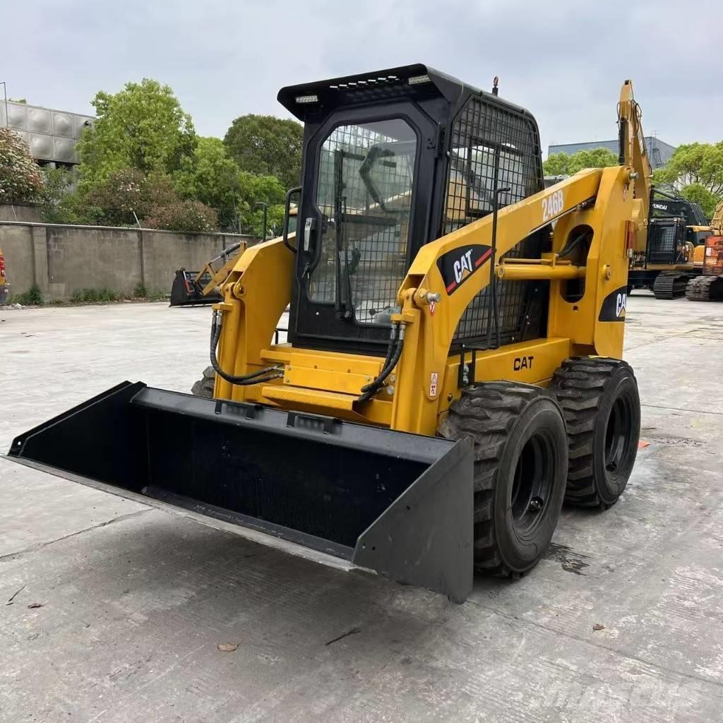CAT 246 B Mini nakladalci