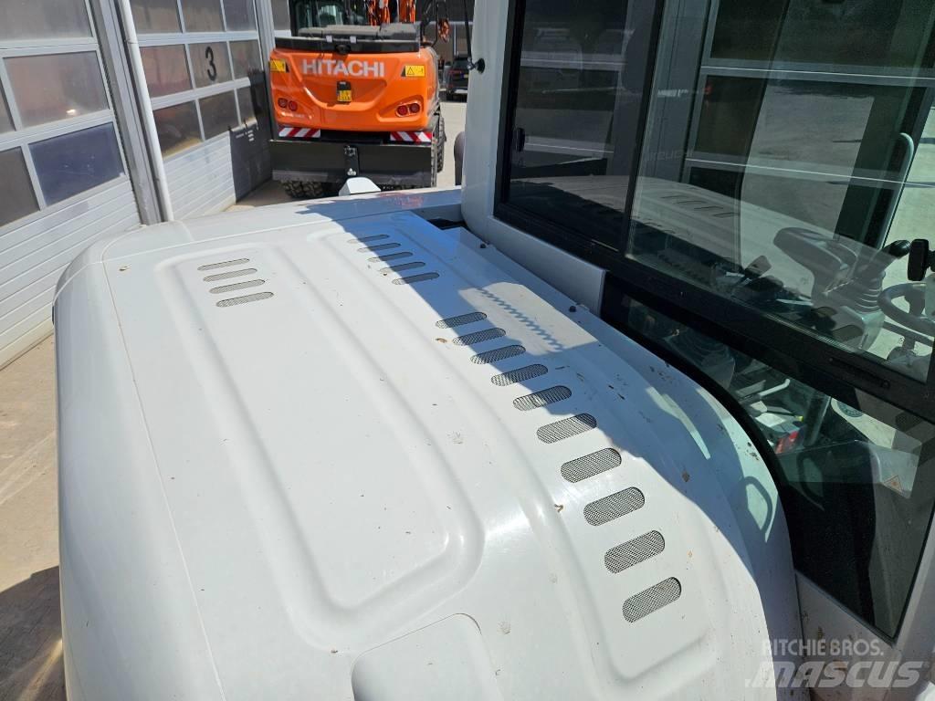 Takeuchi TB295W Bagri na kolesih
