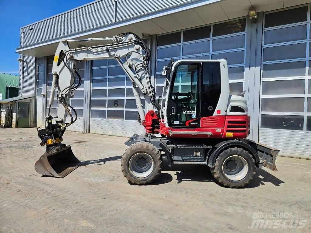 Takeuchi TB295W Bagri na kolesih