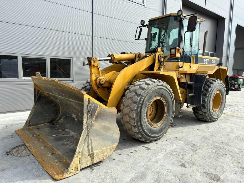 CAT 938F Kolesni nakladalci