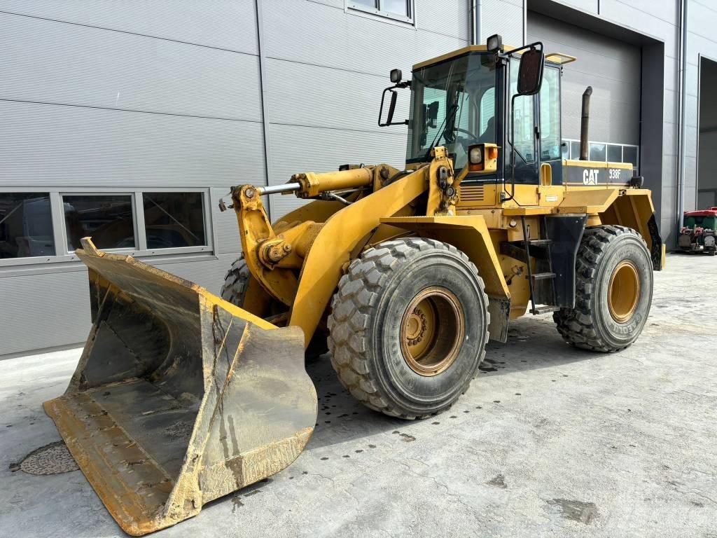 CAT 938F Kolesni nakladalci