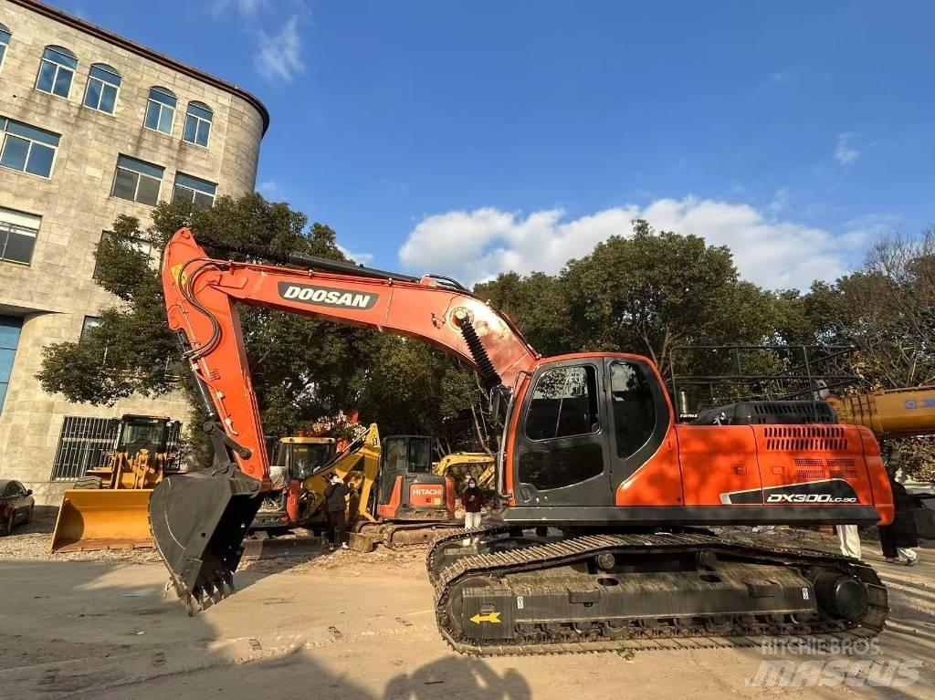 Doosan DX 300 LC Bagri goseničarji