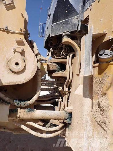 CAT 988K Kolesni nakladalci