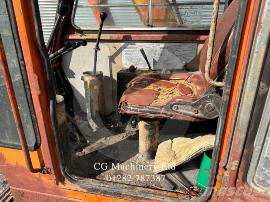 Hitachi UH031 Bagri goseničarji