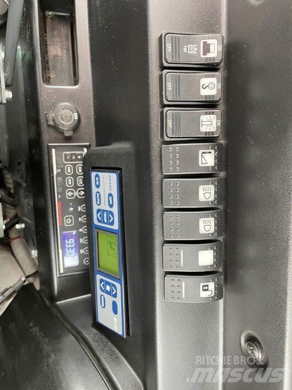 Takeuchi TB295W Bagri na kolesih
