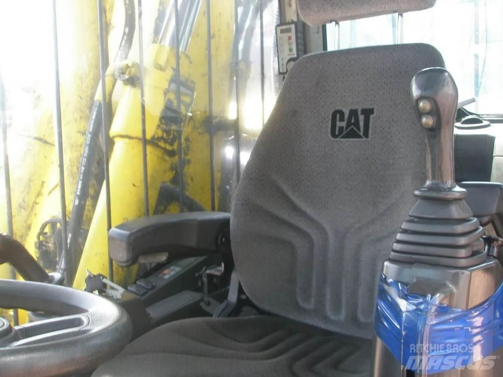 CAT M318F Bagri na kolesih