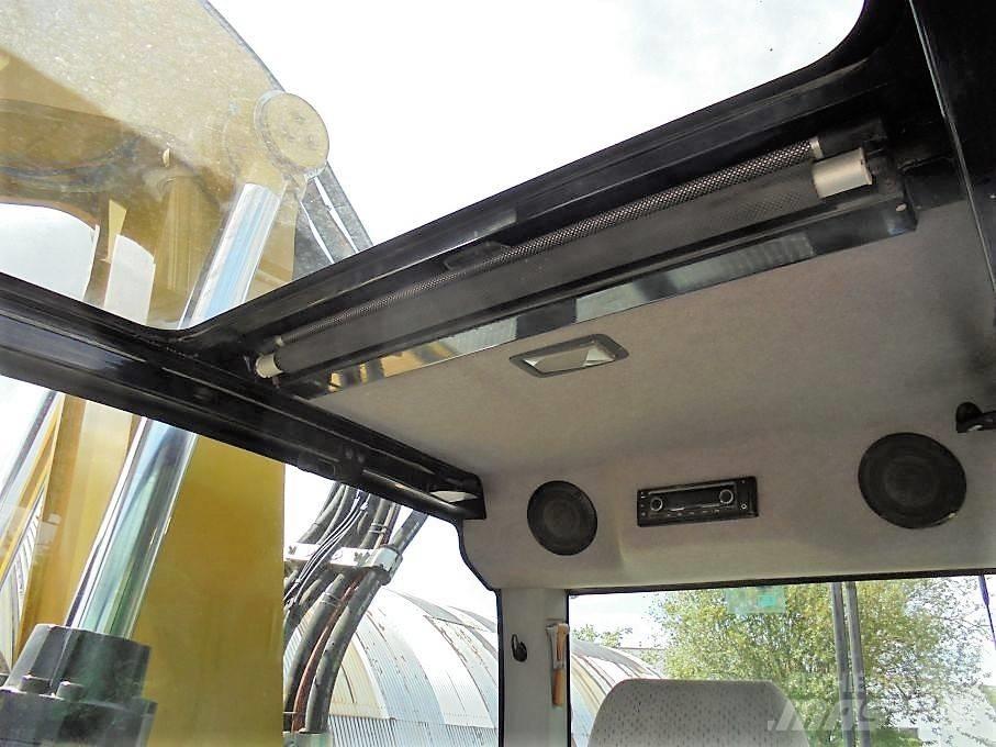 CAT M 320 F Bagri na kolesih