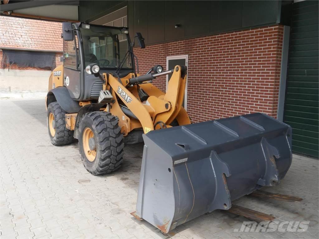 Case IH 321 F Kolesni nakladalci