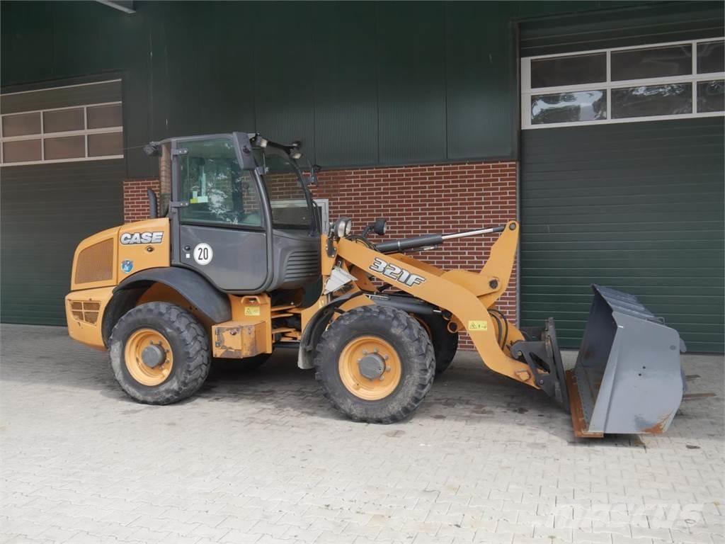 Case IH 321 F Kolesni nakladalci
