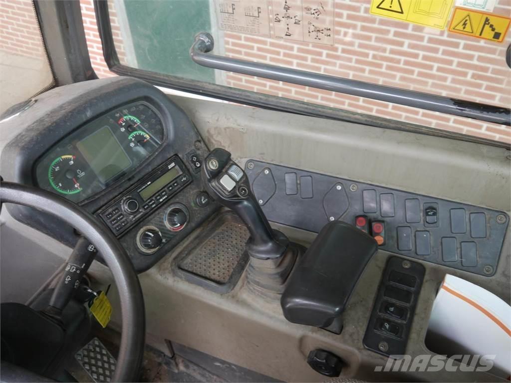 Case IH 321 F Kolesni nakladalci