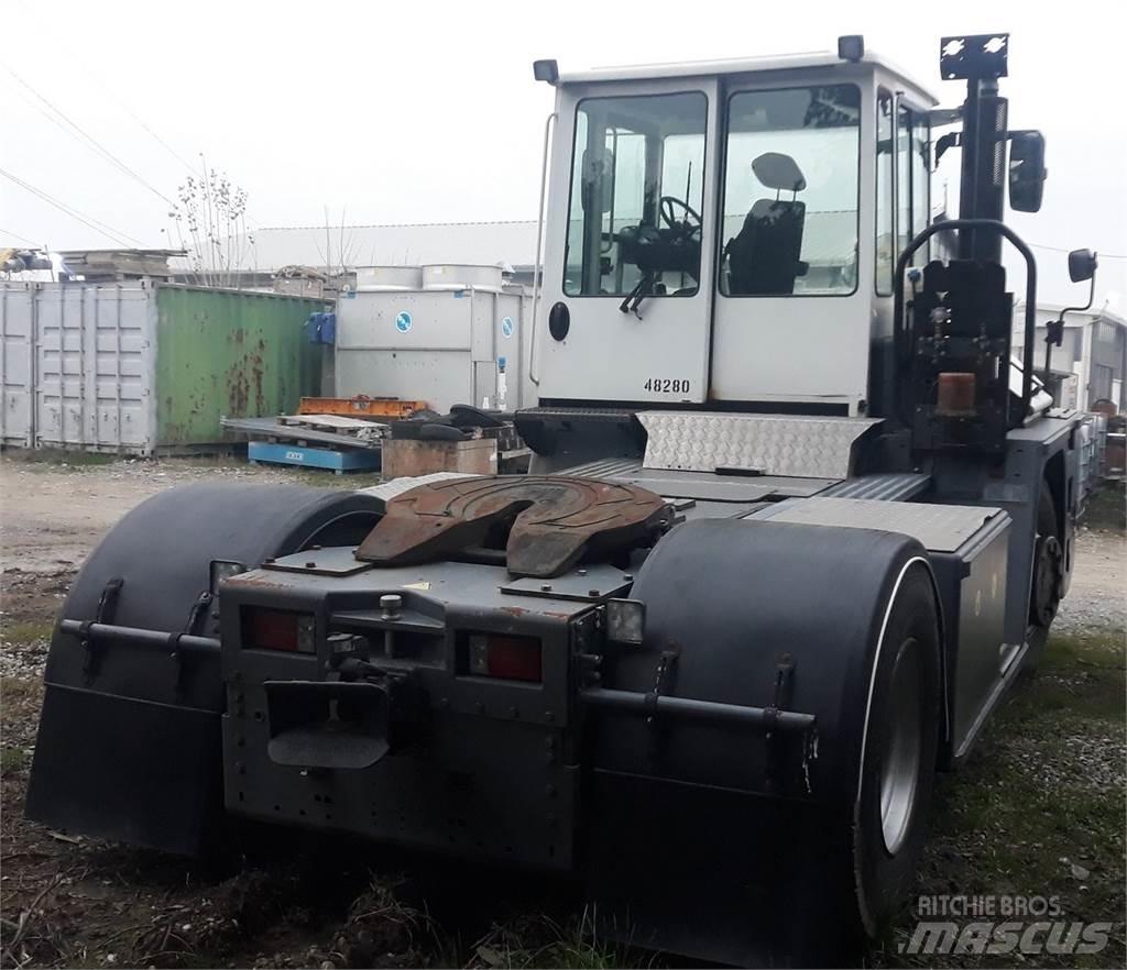  R332-4x4 Terminalni vlačilci
