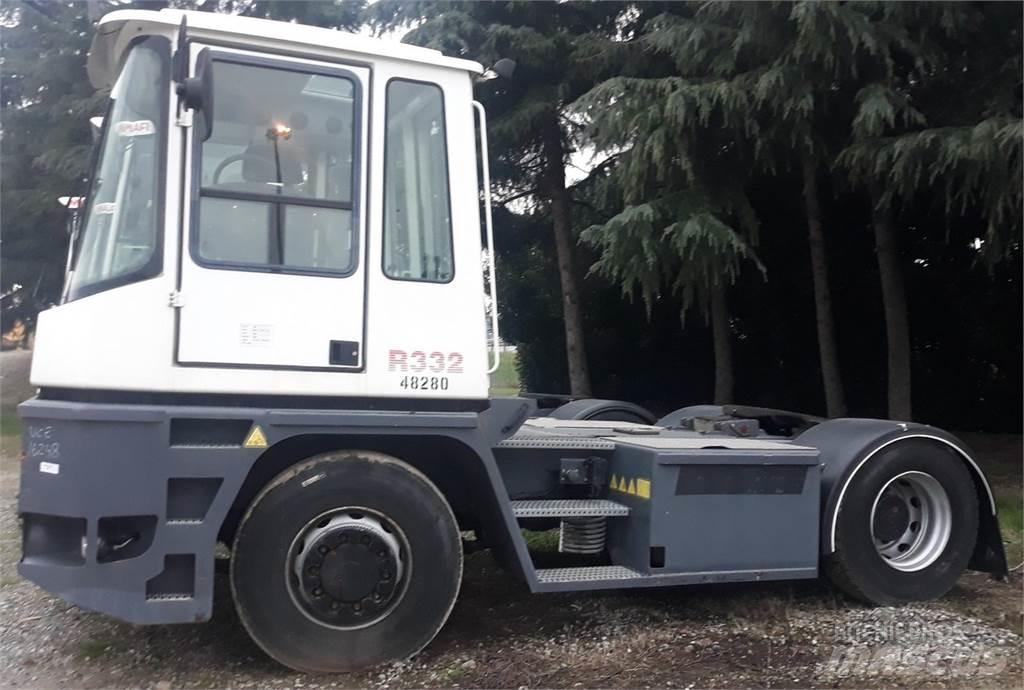  R332-4x4 Terminalni vlačilci