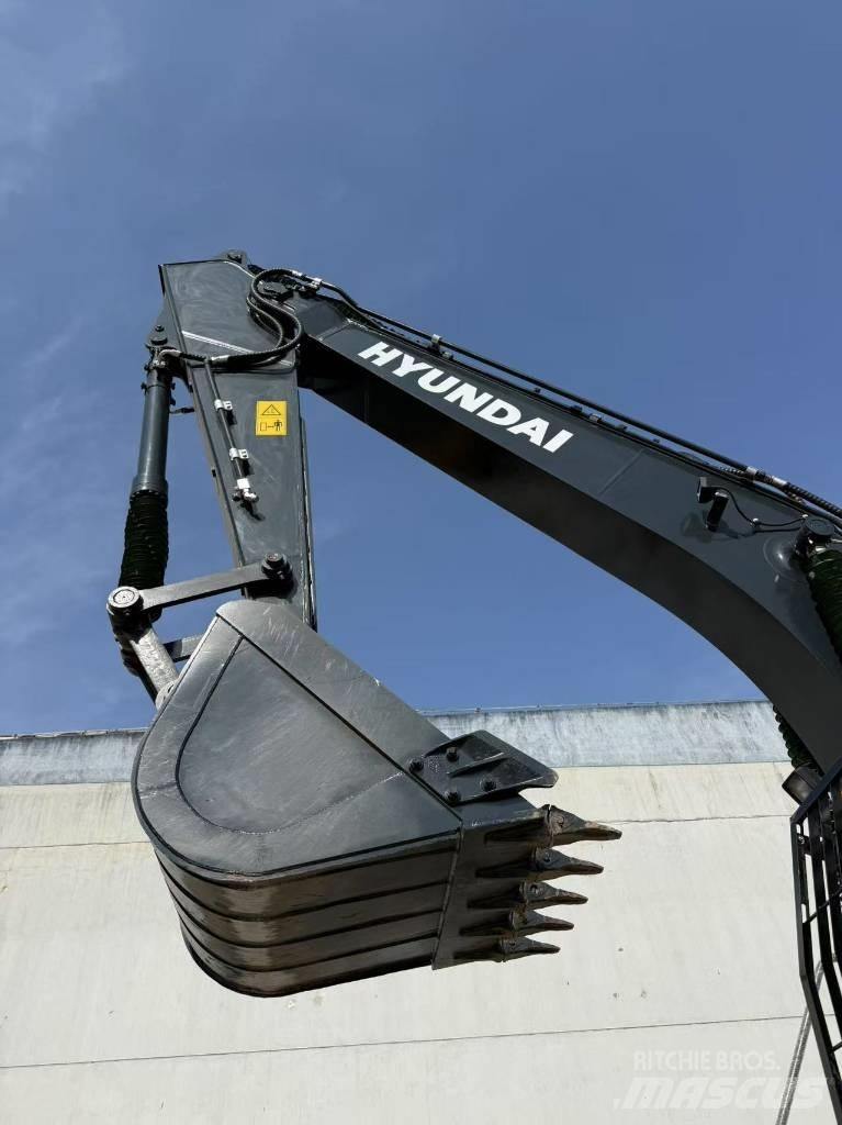 Hyundai R220-9S Bagri goseničarji