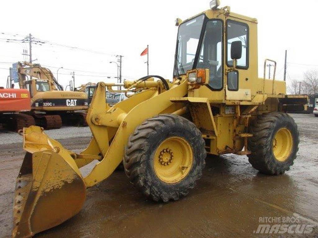 Komatsu WA100-1 Kolesni nakladalci
