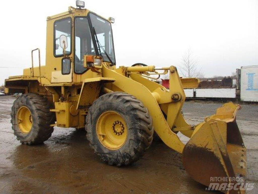 Komatsu WA100-1 Kolesni nakladalci