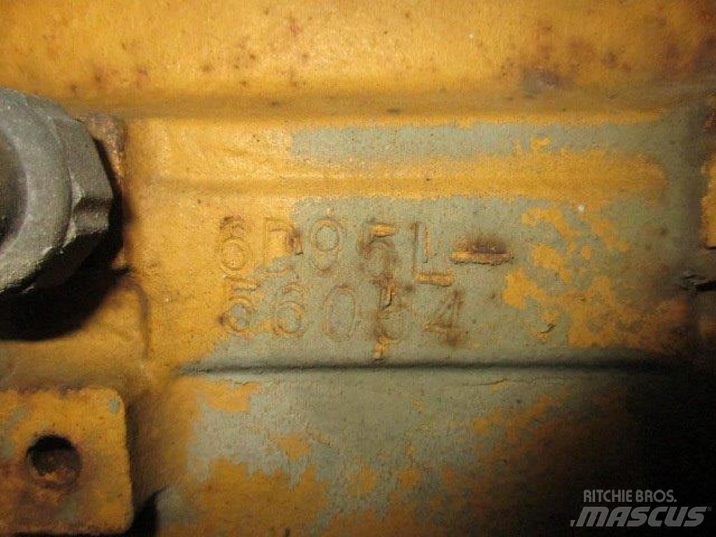 Komatsu WA100-1 Kolesni nakladalci
