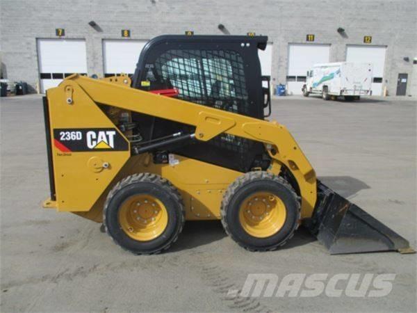 CAT 236 D Skid steer mini nakladalci