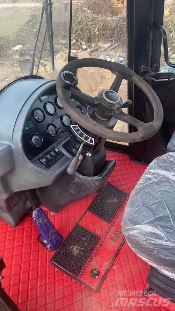 CAT 950 H Kolesni nakladalci