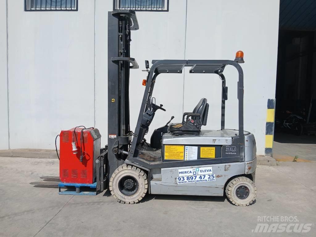 Nissan GQ02 L 30 CU Električni viličarji