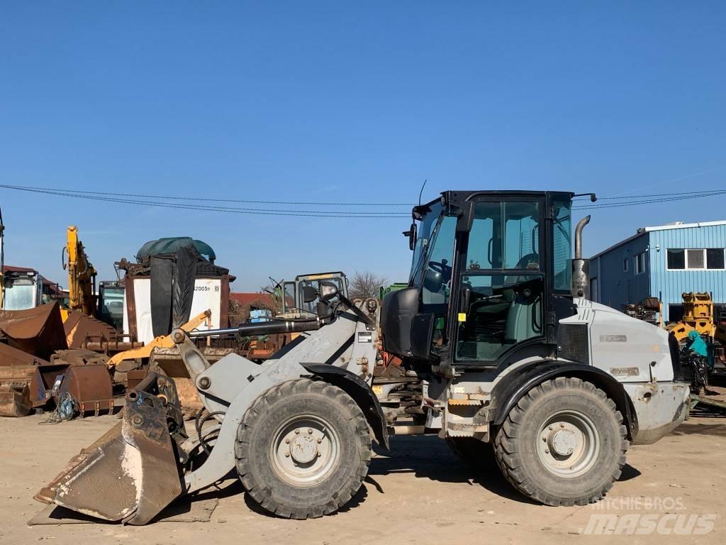 CAT 908H Kolesni nakladalci