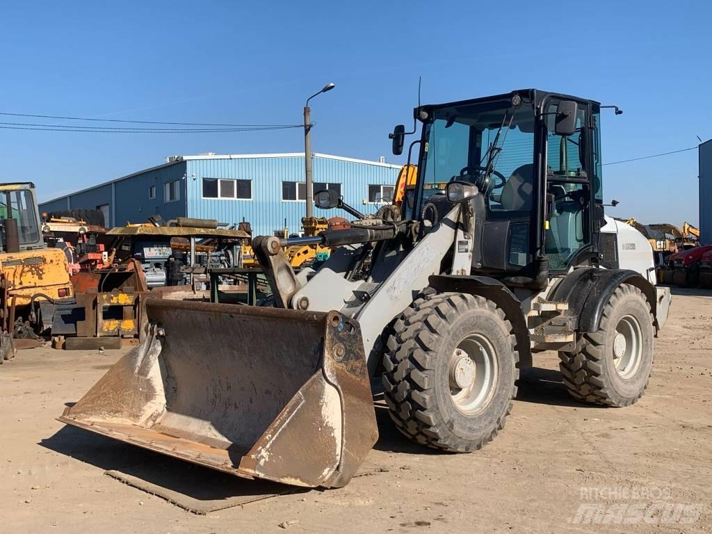 CAT 908H Kolesni nakladalci
