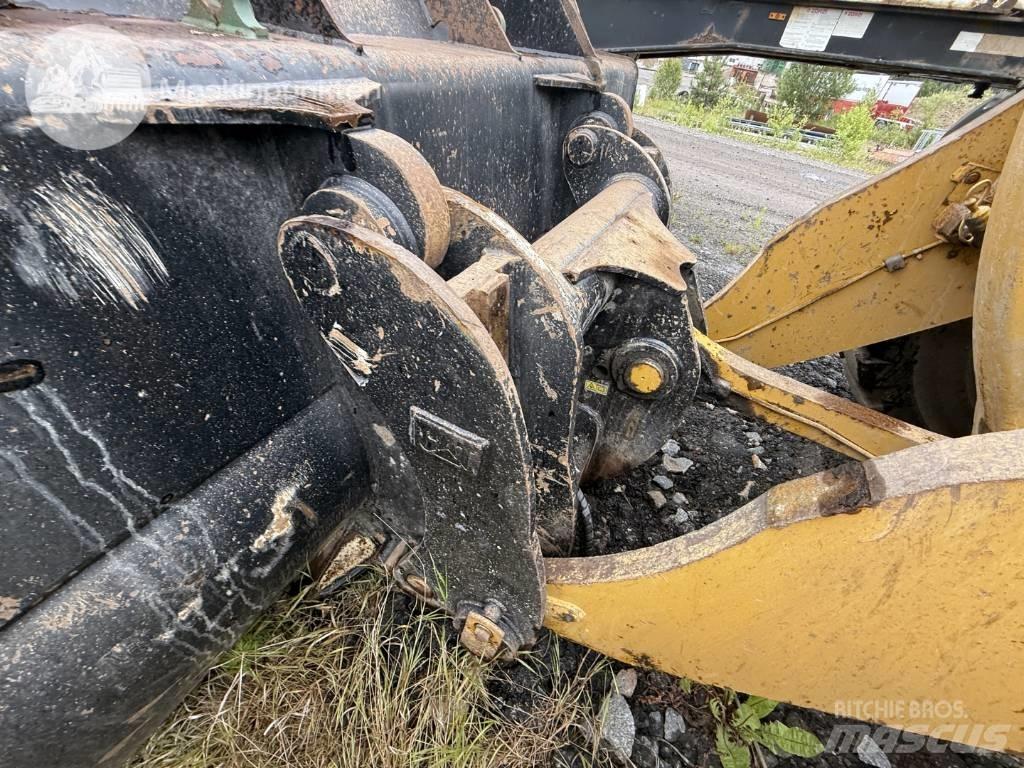 CAT 972 M Kolesni nakladalci