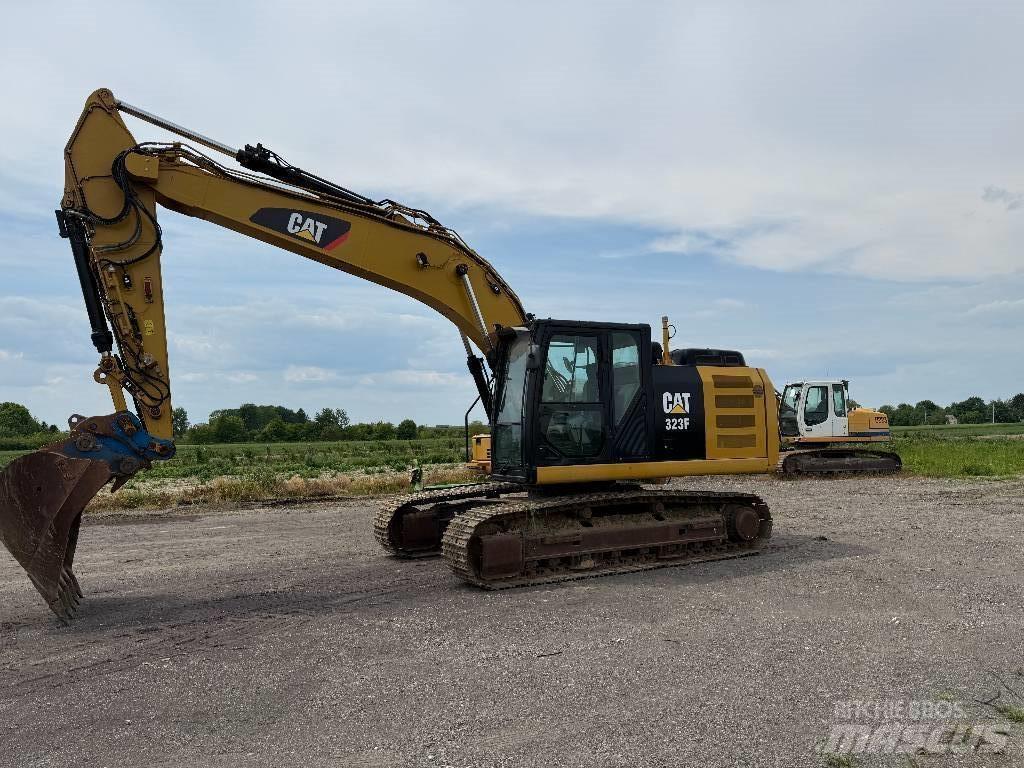 CAT 323 F L Bagri goseničarji