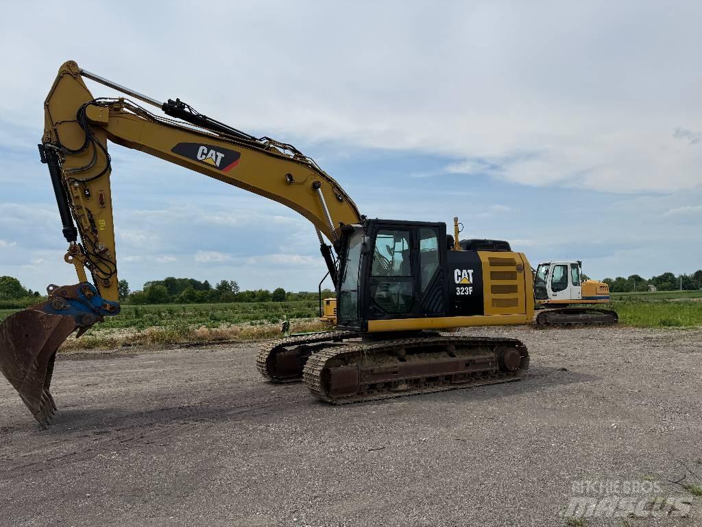 CAT 323 F L Bagri goseničarji