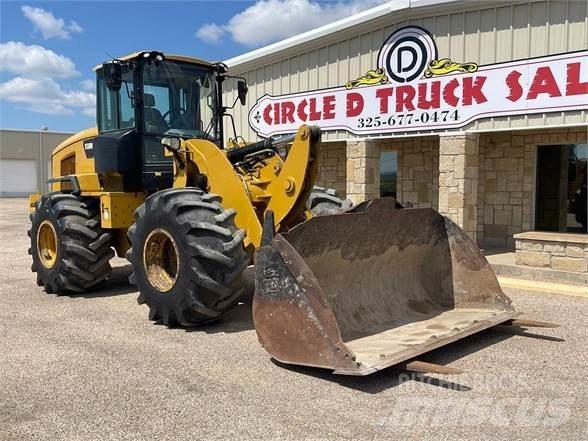 CAT 930M Kolesni nakladalci