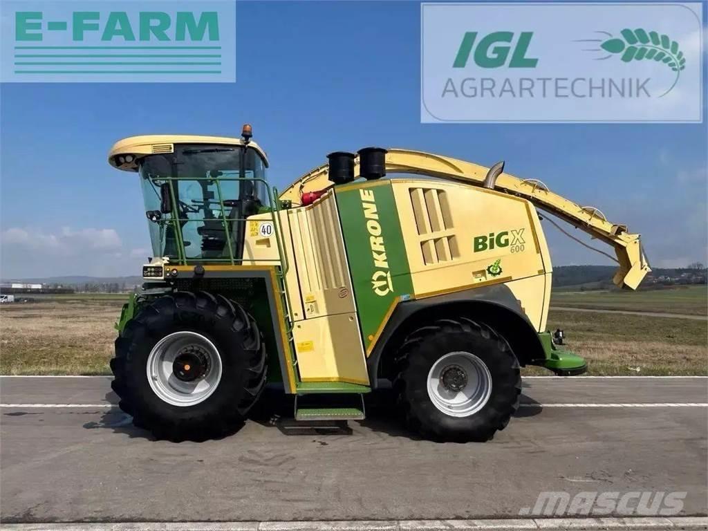 Krone big x 600 i Stroji za krmo na lastni pogon