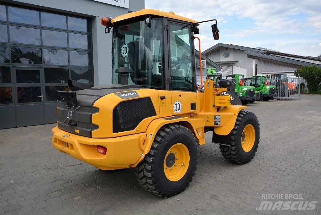 Volvo L30HS Kolesni nakladalci