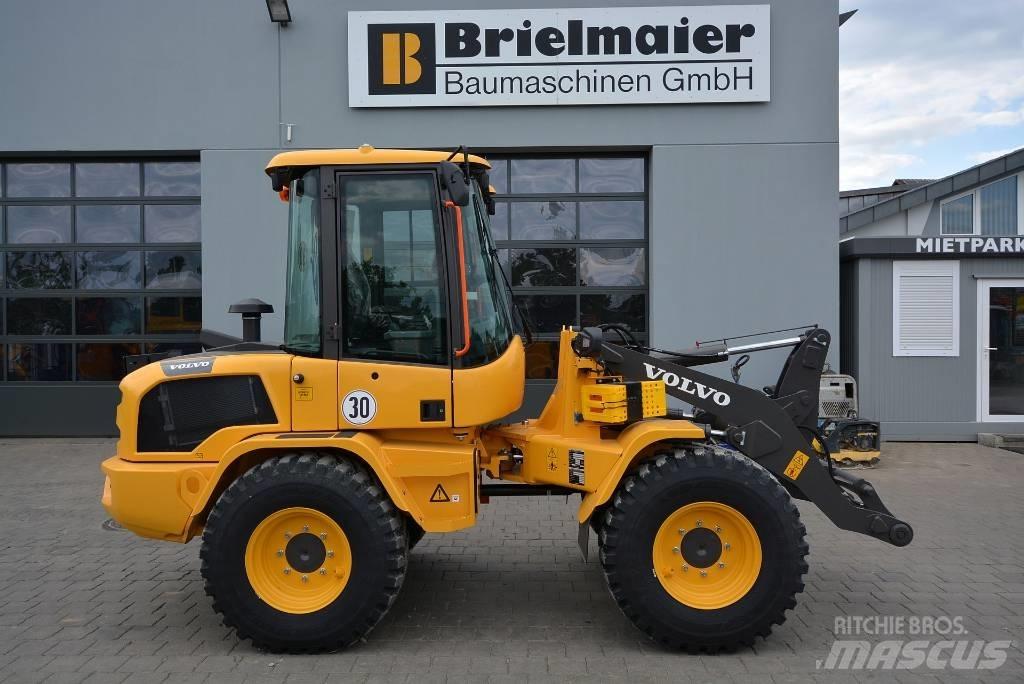 Volvo L30HS Kolesni nakladalci