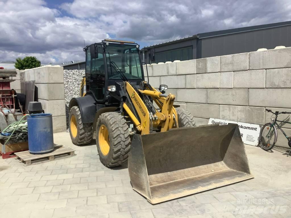 Komatsu WA100M-8 Kolesni nakladalci