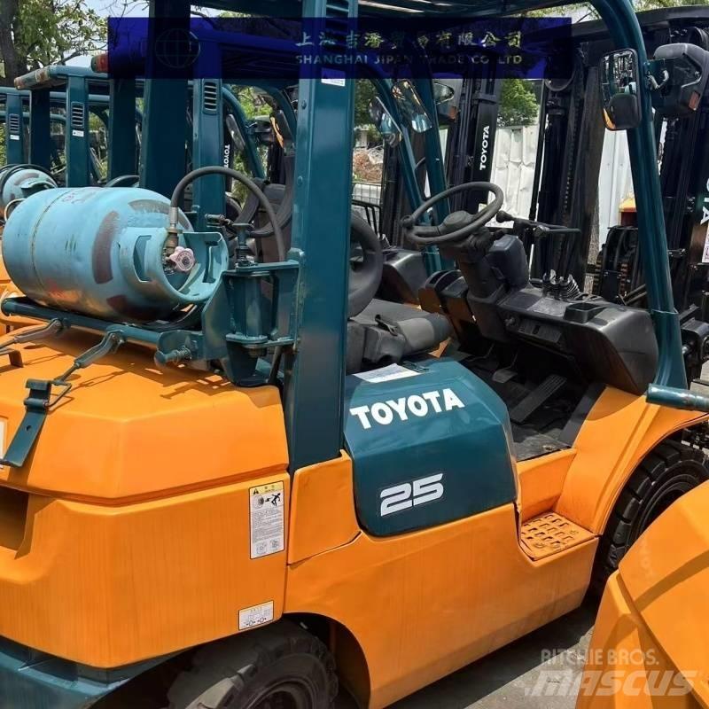 Toyota 25 Dizelski viličarji