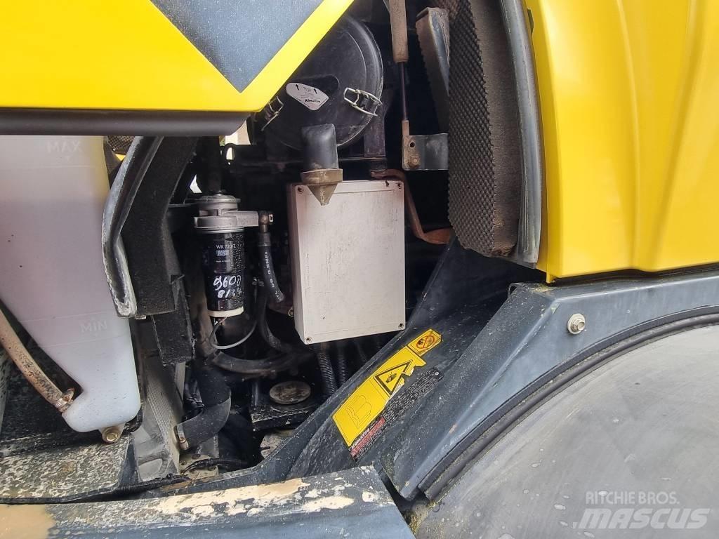 Komatsu WA 80-5 Kolesni nakladalci