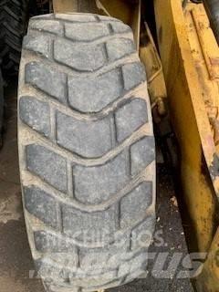 CAT 910 Kolesni nakladalci