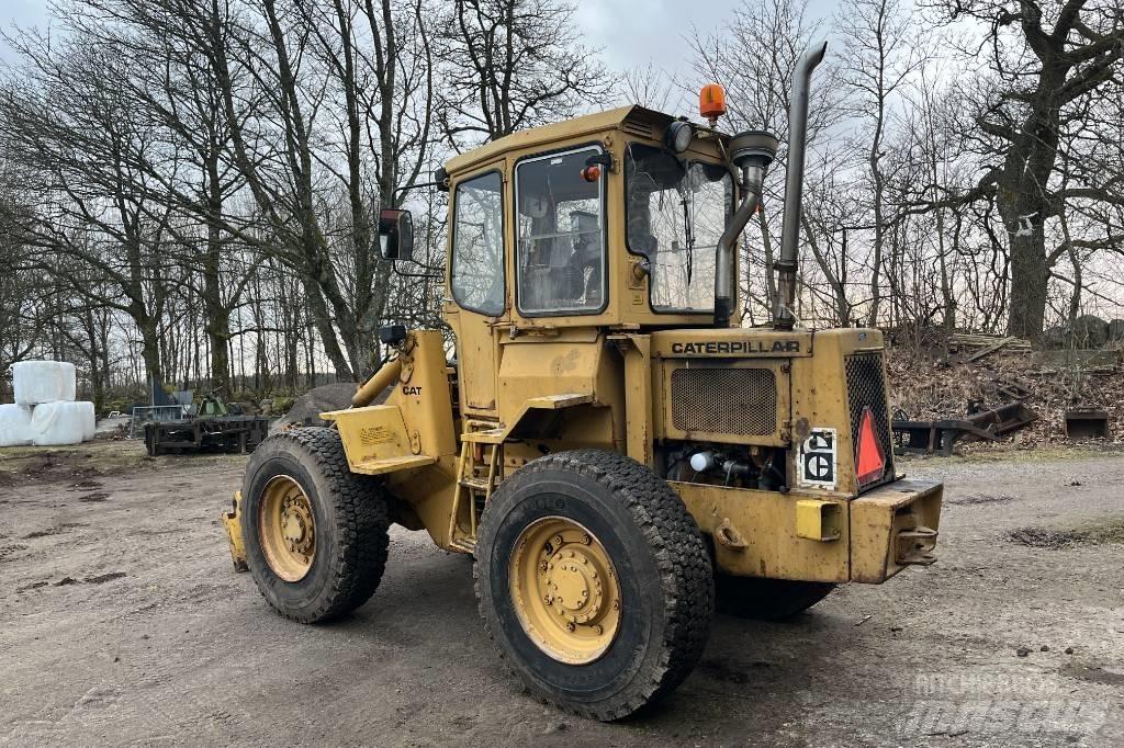 CAT 910 Kolesni nakladalci