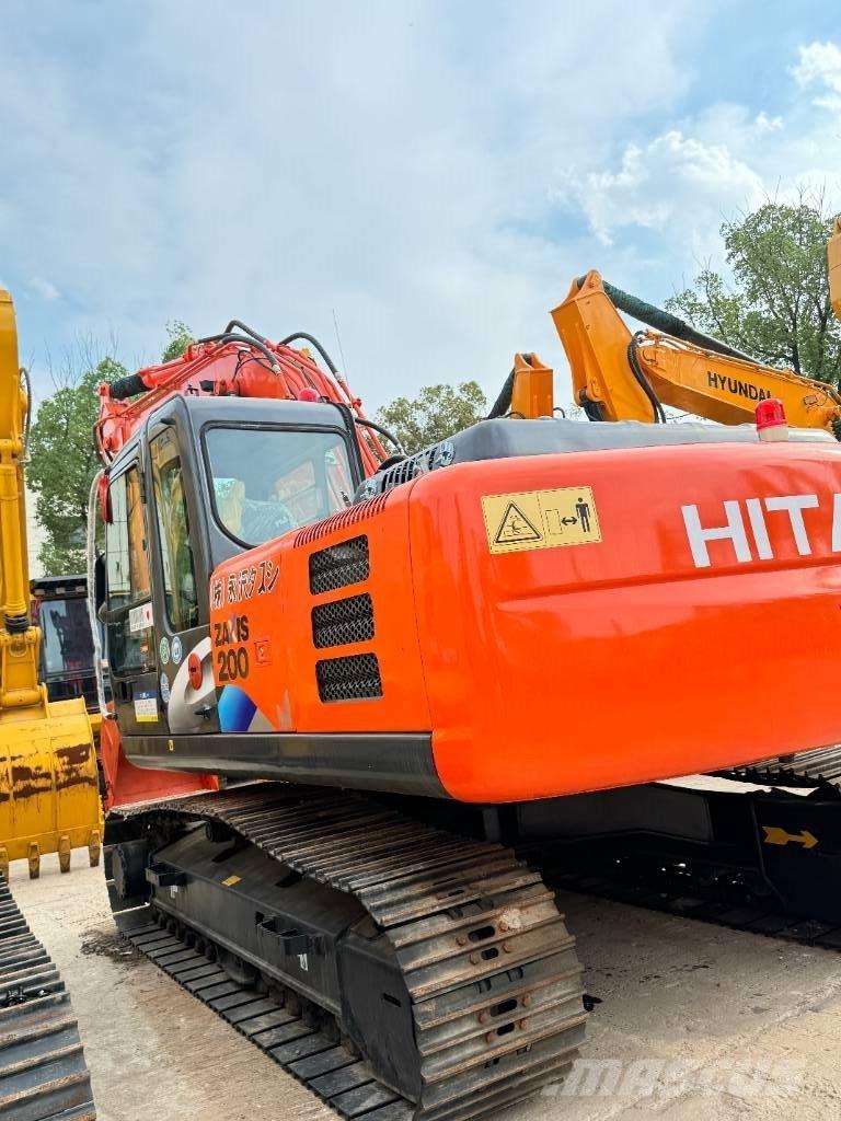 Hitachi ZX 200 Bagri goseničarji