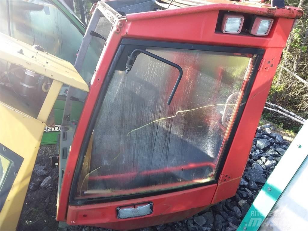 Komatsu 911.5 Kabine in notranjost