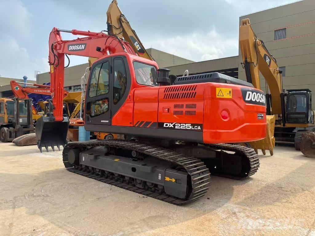Doosan 225 LC Bagri goseničarji