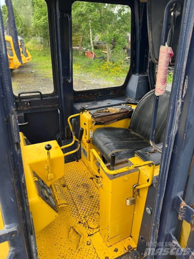 Komatsu D 53 P-17 Buldožerji goseničarji