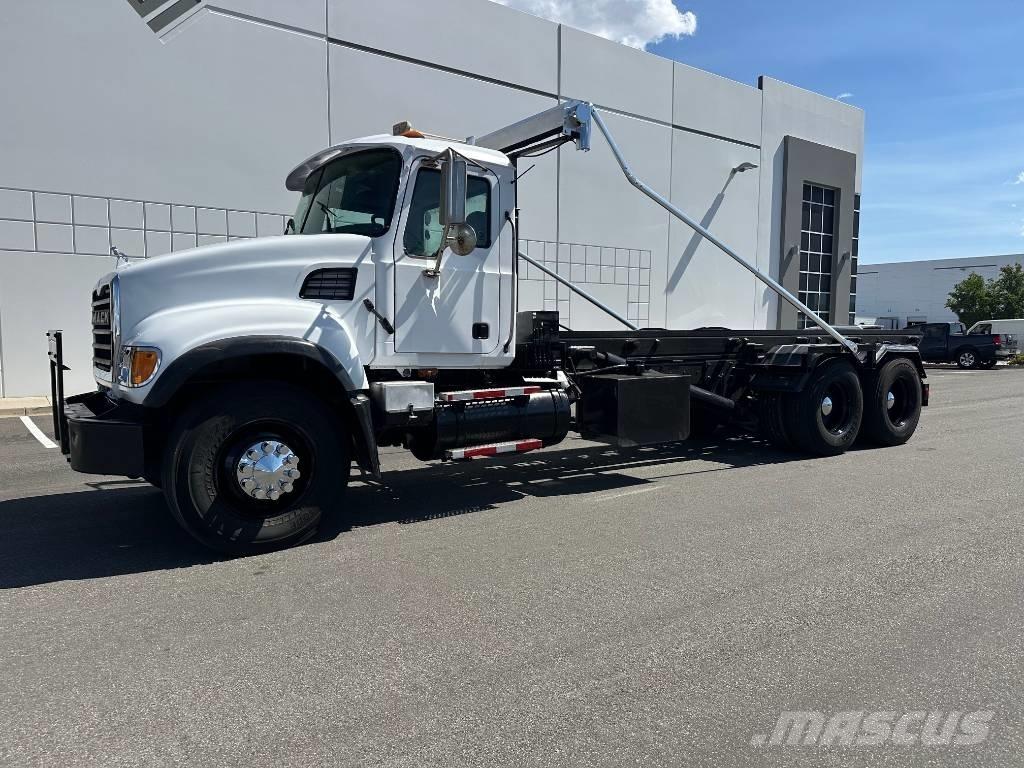 Mack CV 713 Razstavljivi tovornjaki z žičnimi dvigali