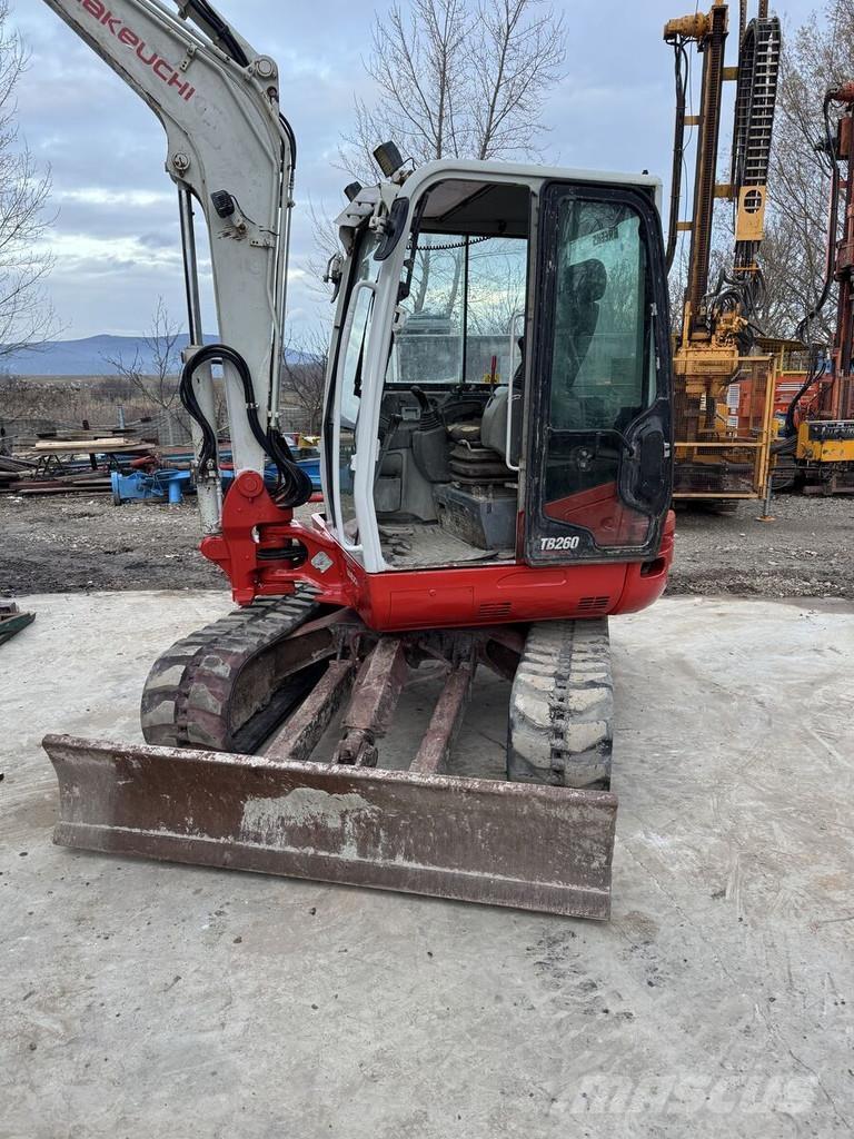 Takeuchi TB260 Mini bagri <7t