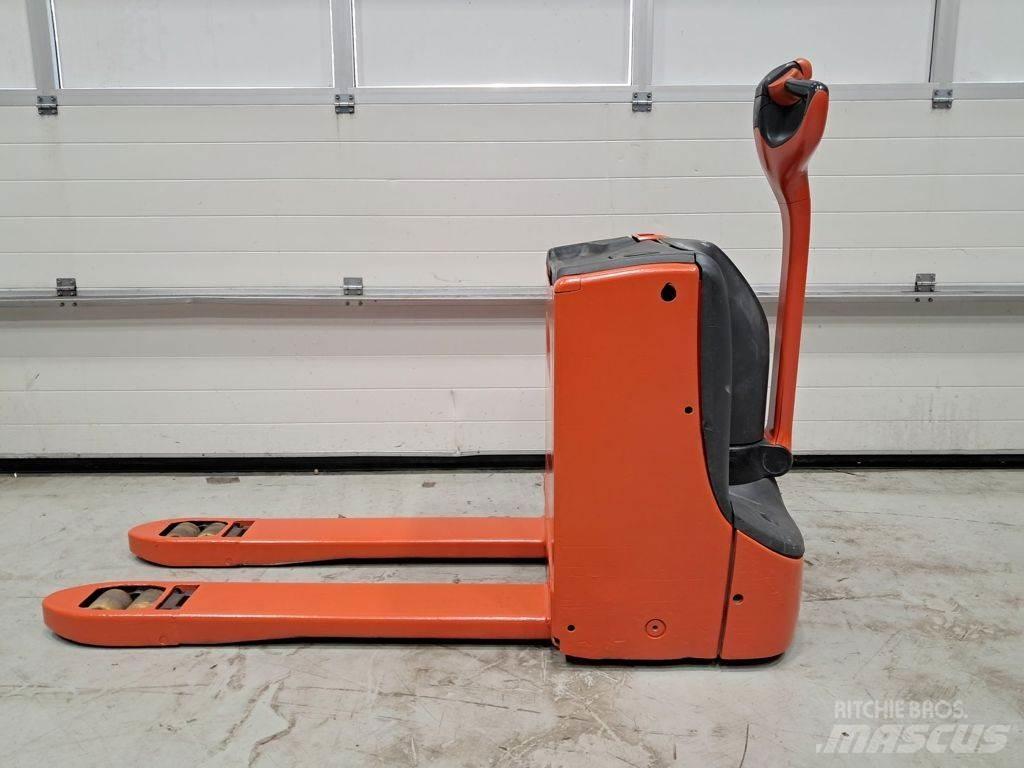 Linde T16 Električni nizko dvižni viličar