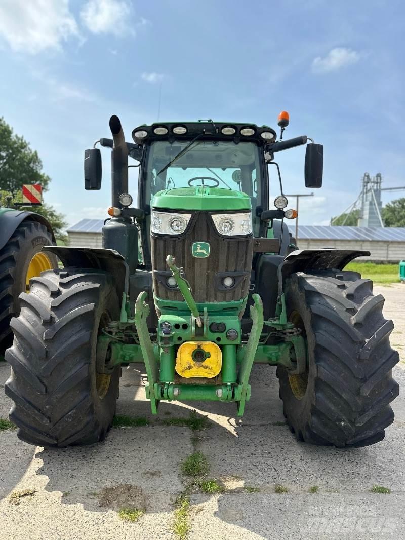 John Deere 6215R Traktorji