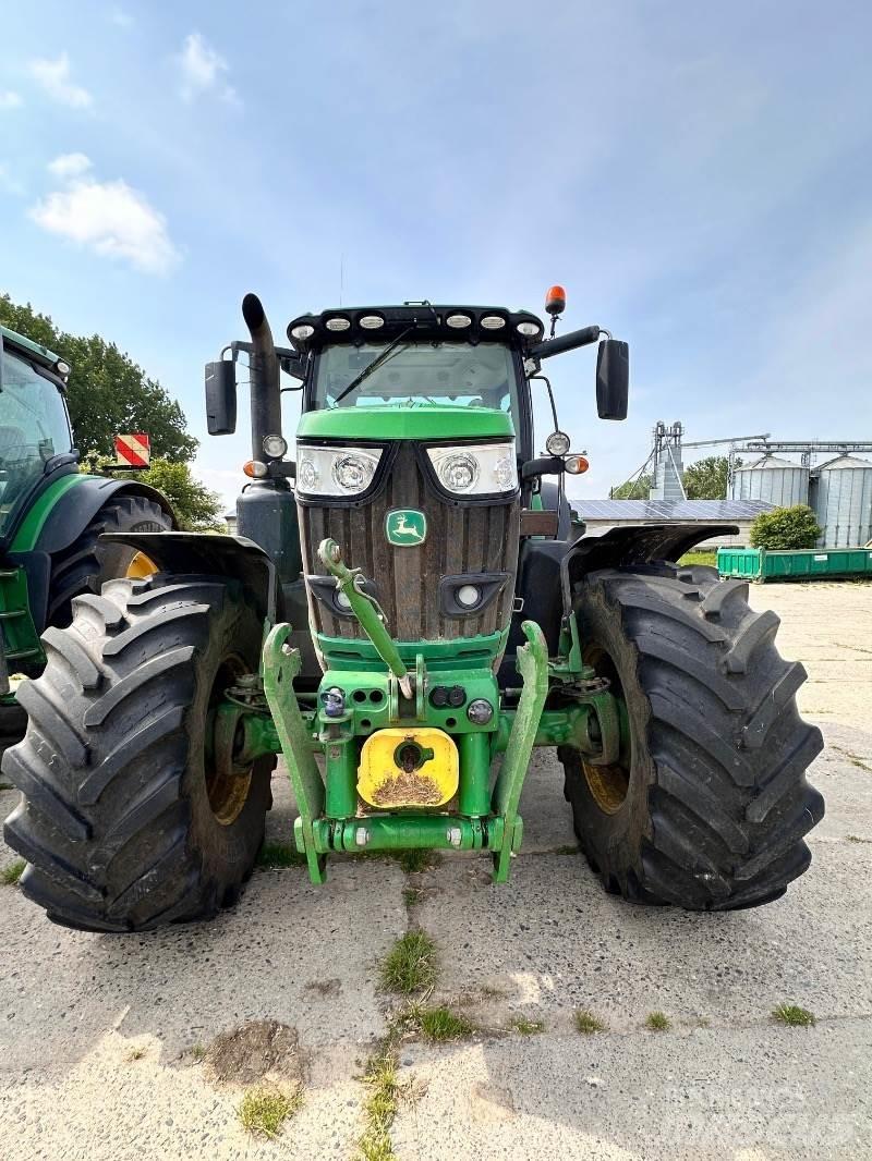 John Deere 6215R Traktorji