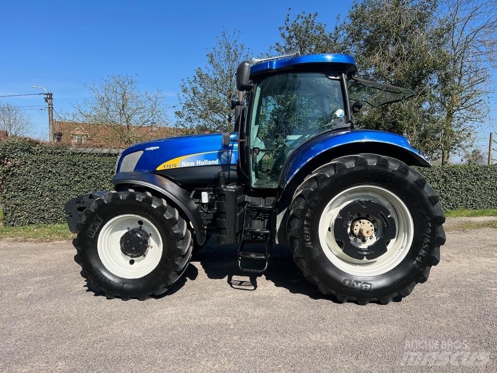 New Holland T 7070 Traktorji