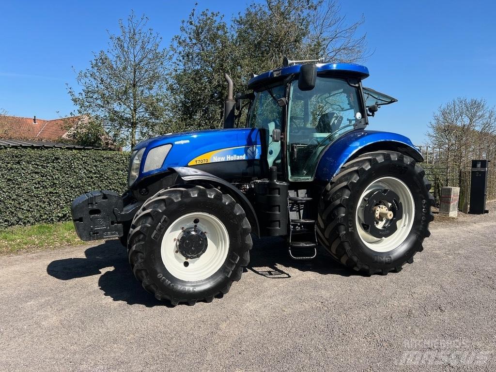New Holland T 7070 Traktorji