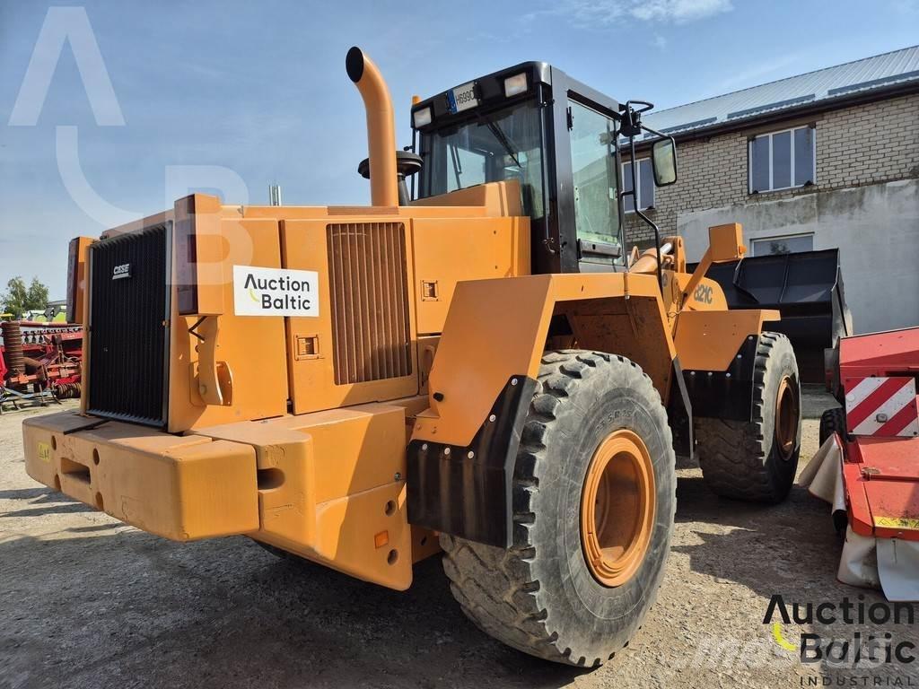 CASE 821 C Kolesni nakladalci