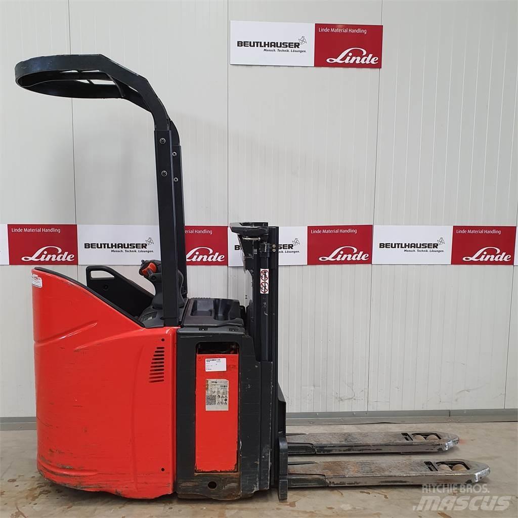 Linde D12SP Ročni električni viličar